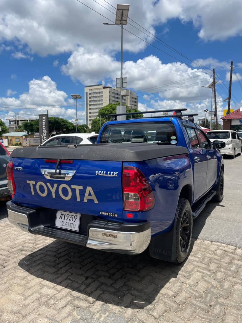 2018 TOYOTA HILUX Pick-Up Double Cab Blue - Side View